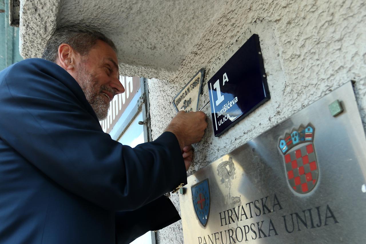 22.06.2013., Zagreb - Pocinje realizacija Projekta novog sustava oznacavanja imena ulica i trgova u Zagrebu, odnosno oznacavanja zgrada plocicama s kucnim brojevima. U nazocnosti sudionika projekta, predstavnika gradskih institucija i autora idejnog rjese