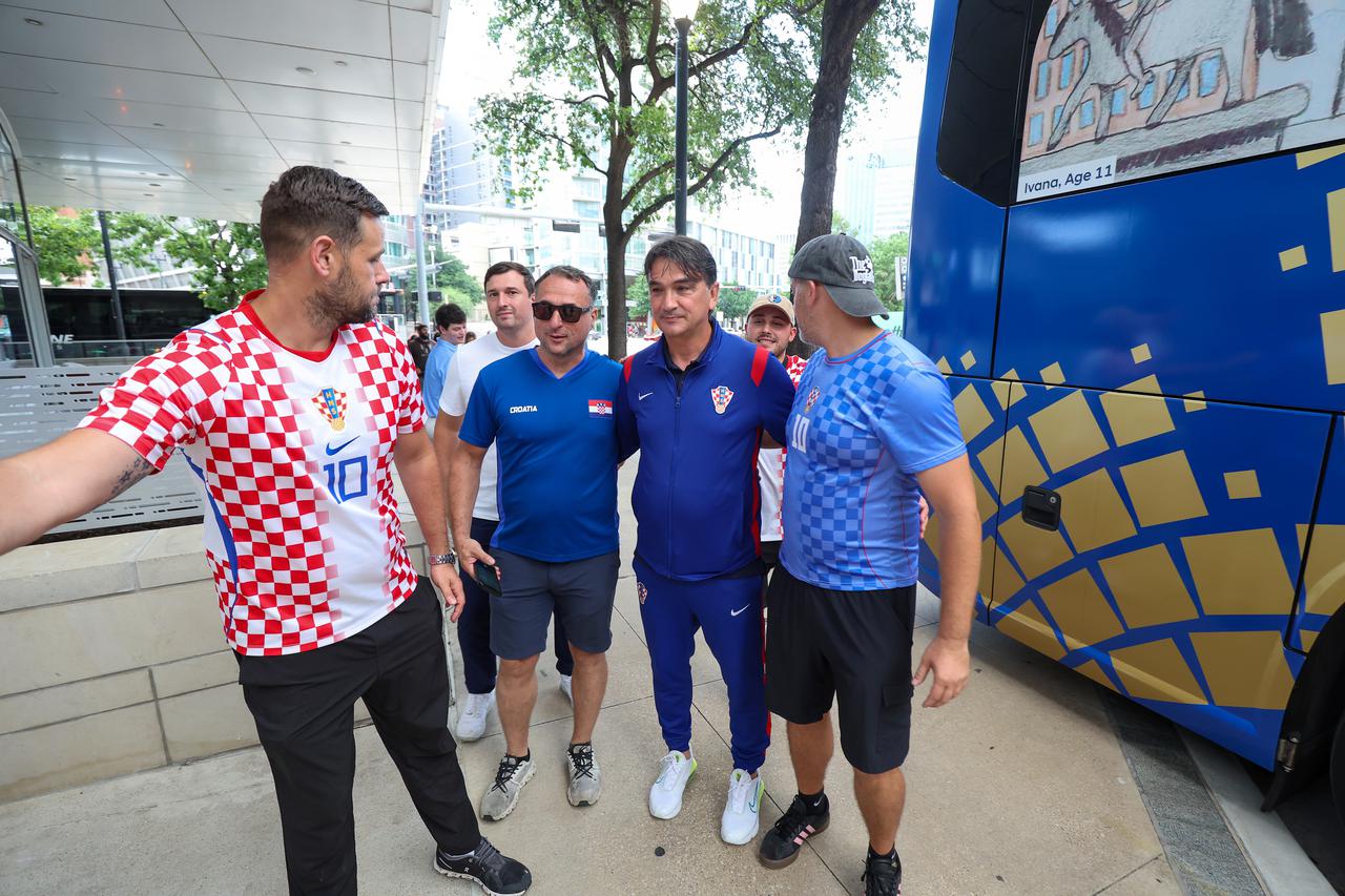 Dallas: Nakon dolaska reperzentacije Zlatko Dalić jedini se fotografirao se s navijačima