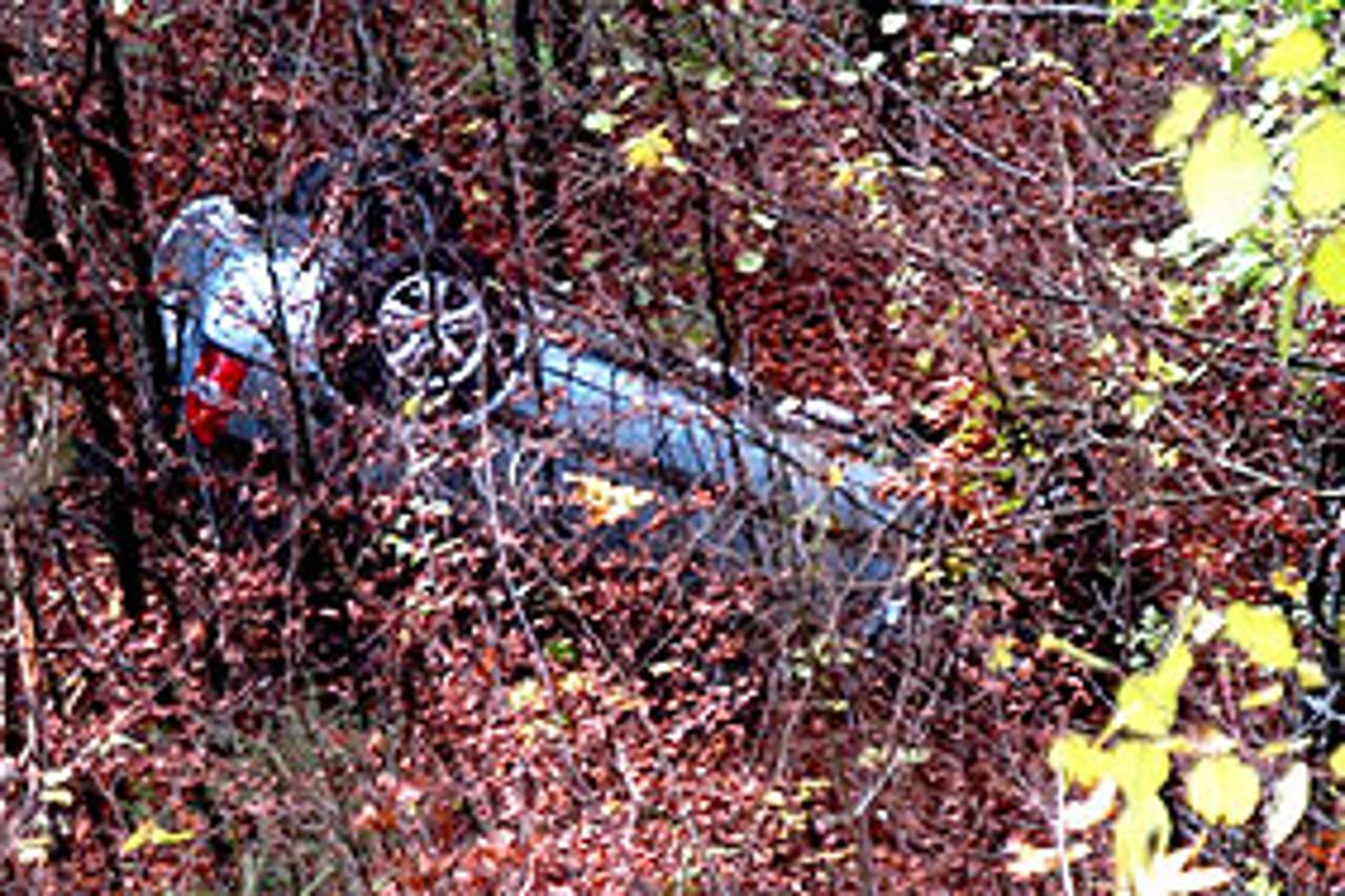 Hyundai je u provaliji bio okrenut na krov