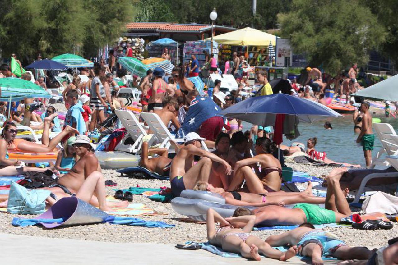 Gužva na vodičkim plažama (1)