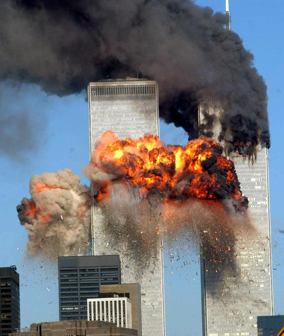 ARCHIVBILD, 20. Jahre 9/11, Anschlag auf das World Trade Center ARCHIVBILD - Am 11. September jähren sich die Terroranschläge auf das World Trade Center und das Pentagon zum 20. Mal. Knapp 3.000 Menschen starben bei den Attentaten des Al-Kaida Netzwerkes. Hier im Bild das World Trade Center steht nach dem Anschlag am 13.09.2001 mit zwei Flugzeugen in Flammen // September 11 marks the 20th anniversary of the terrorist attacks on the World Trade Center and the Pentagon. Almost 3,000 people died in the attacks by the al-Qaeda network. Here in the picture: the World Trade Center is in flames after the attack on 13.09.2001 with two airplanes. EXPA Pictures © 2021, PhotoCredit: EXPA/ laPresse/ Archiv

*****ATTENTION - for AUT, SUI, CRO, SLO only***** EXPA/ laPresse/ Archiv