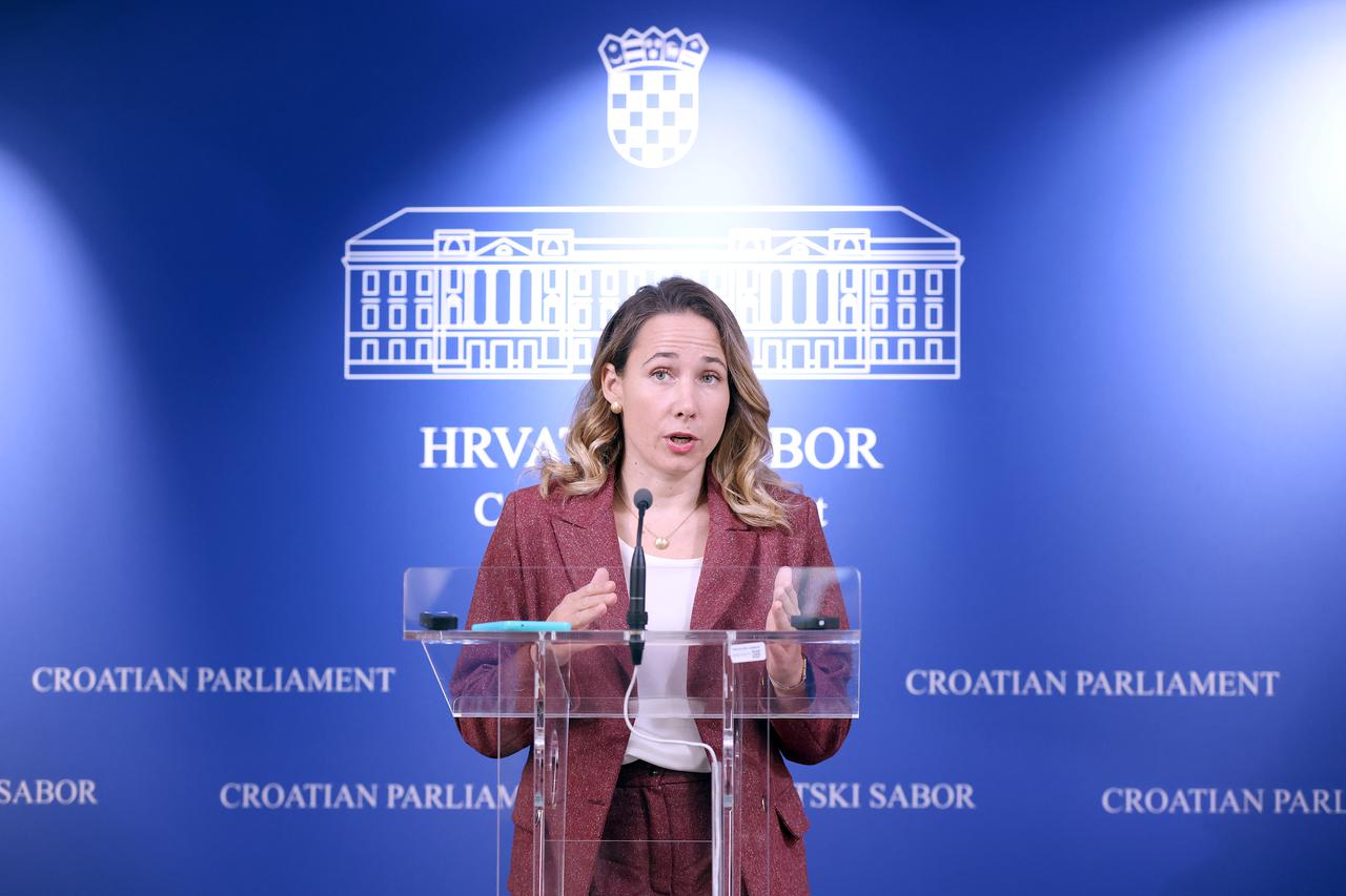 Zagreb: Marija Selak Raspudić o regulaciji mobitela u školama