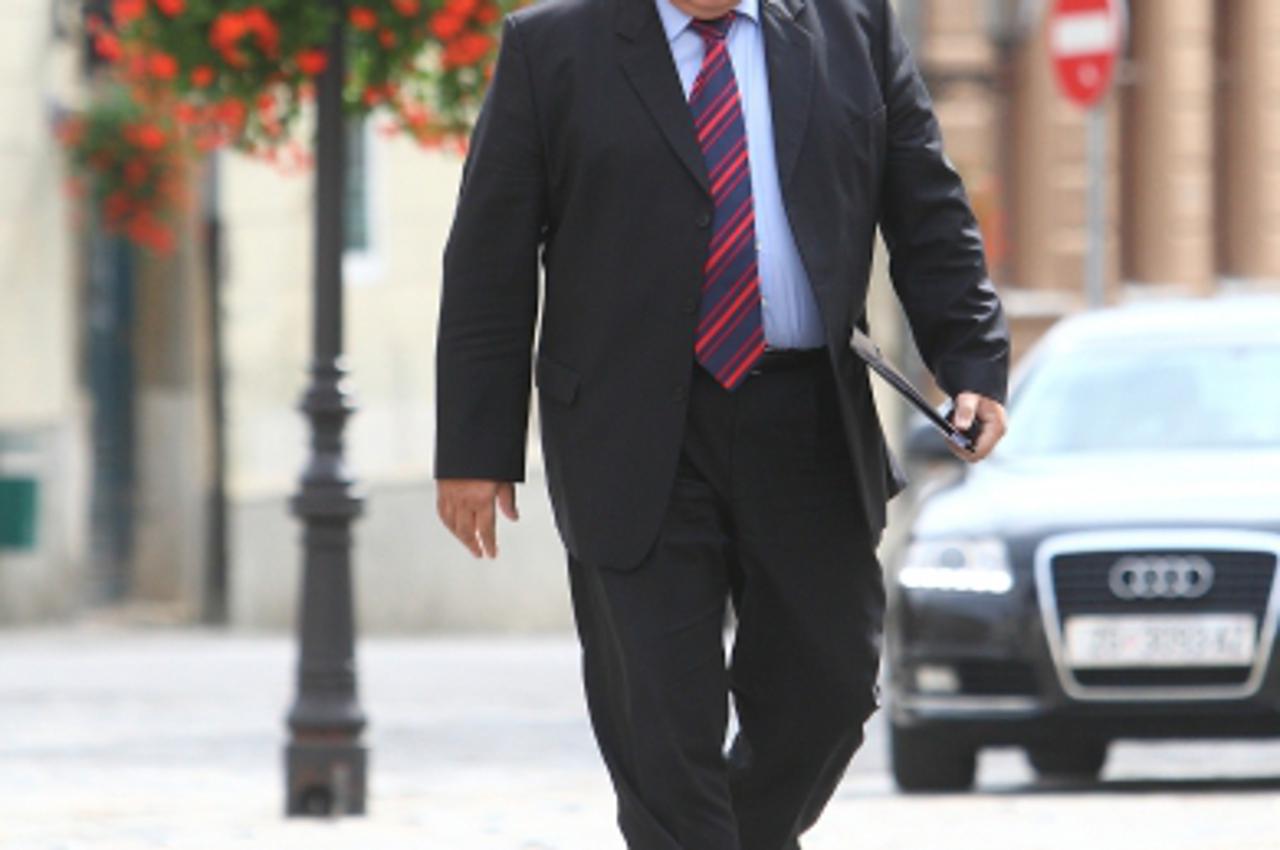 \'16.09.2010., Zagreb - Dolazak ministara u Vladu RH na Markovom trgu u Zagrebu. Ministar financija - Ivan Suker Photo: Davor Puklavec/PIXSELL\'