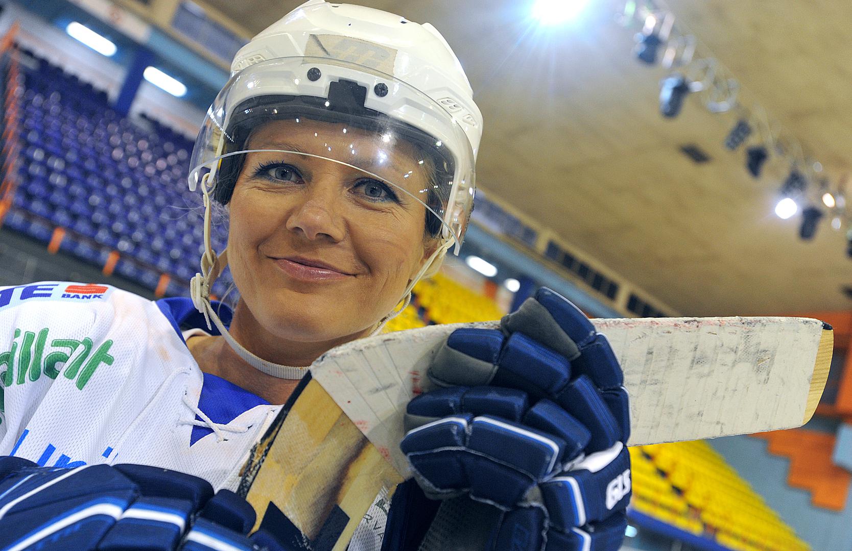  Na HRT dolazi 1996. godine i vodila je brojne emisije u zabavnom i mozaičnom programu.