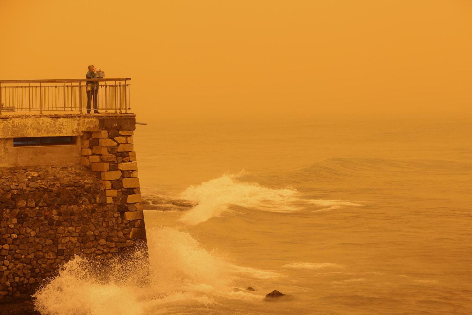 Mjerenja kvalitete zraka pala su u kategoriju "vrlo loše", a vlasti upozoravaju građane na oprez i ograničavanje boravka na otvorenom.