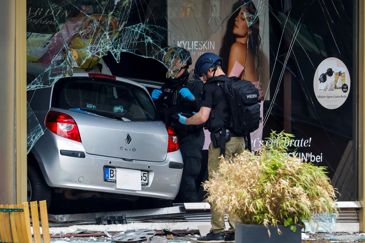 Car crashes into a group of people in Berlin