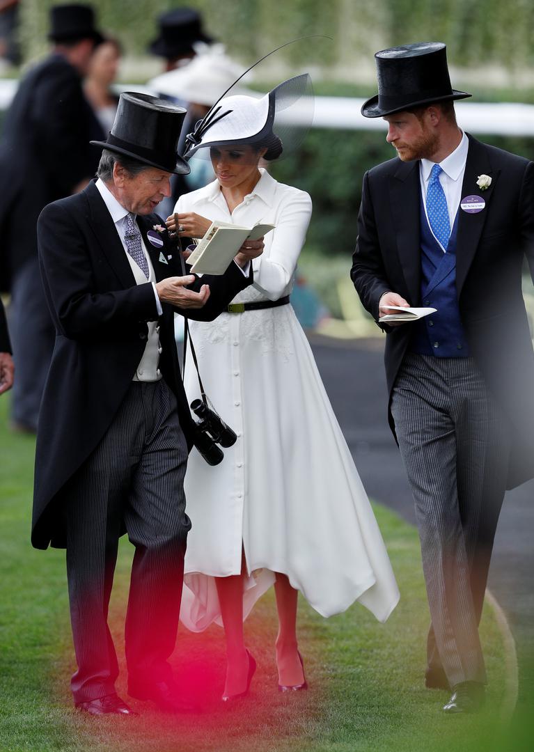  U fokusu im je trenutno nova članica Meghan Markle, pa su tako pomno pratili njeno pojavljivanje na Royal Ascotu, važnoj utrci i društvenom događaju u Velikoj  Britaniji. 