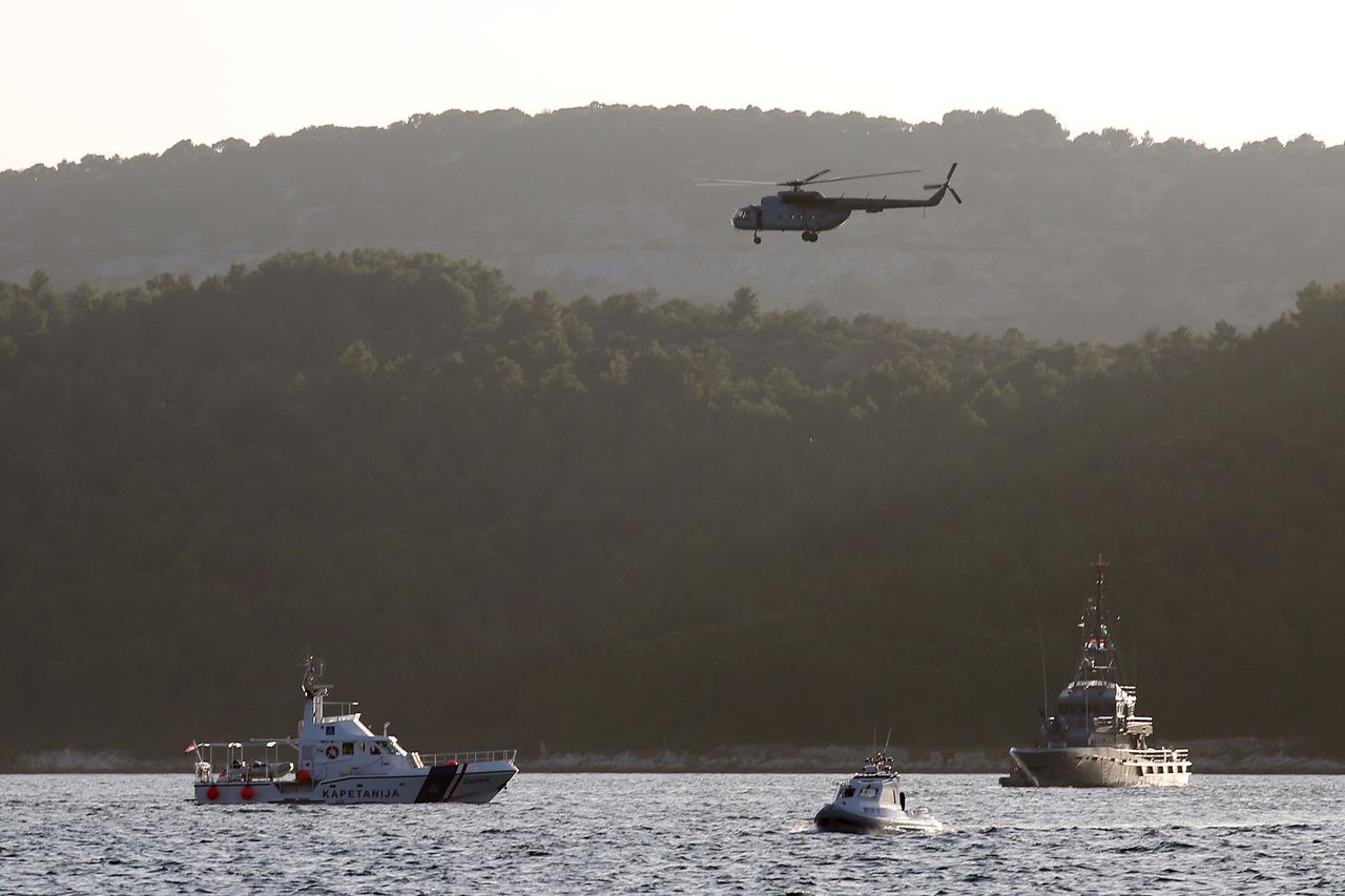 Kod Zlarina i dalje traje potraga za helikopterom u moru