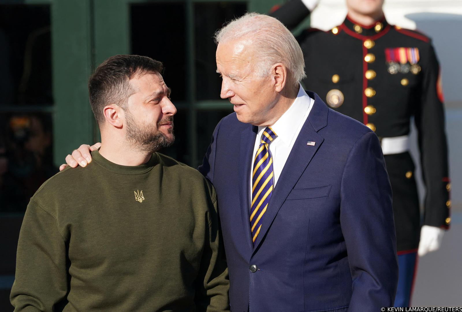 U.S. President Joe Biden welcomes Ukraine's President Volodymyr Zelenskiy on the South Lawn at the White House in Washington, U.S., December 21, 2022. REUTERS/Kevin Lamarque Photo: KEVIN LAMARQUE/REUTERS