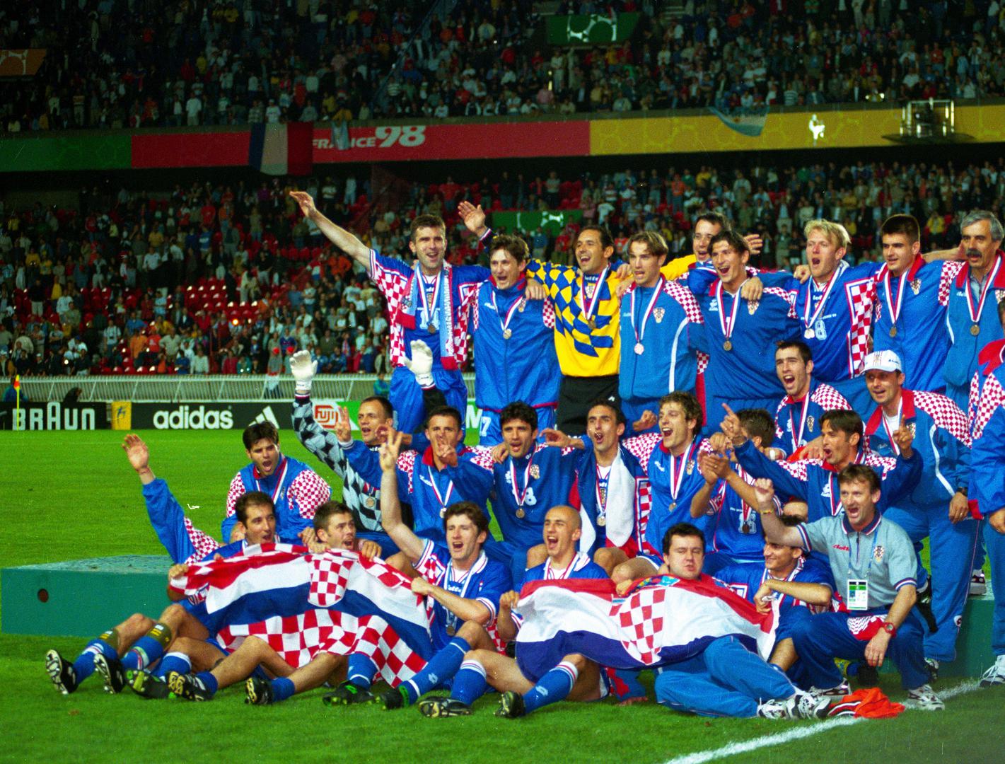 Prije dvadeset godina cijela je Hrvatska svim srcem navijala za vatrene, iz dana u dan pratila je putem malih ekrana događanja na SP-u u Francuskoj