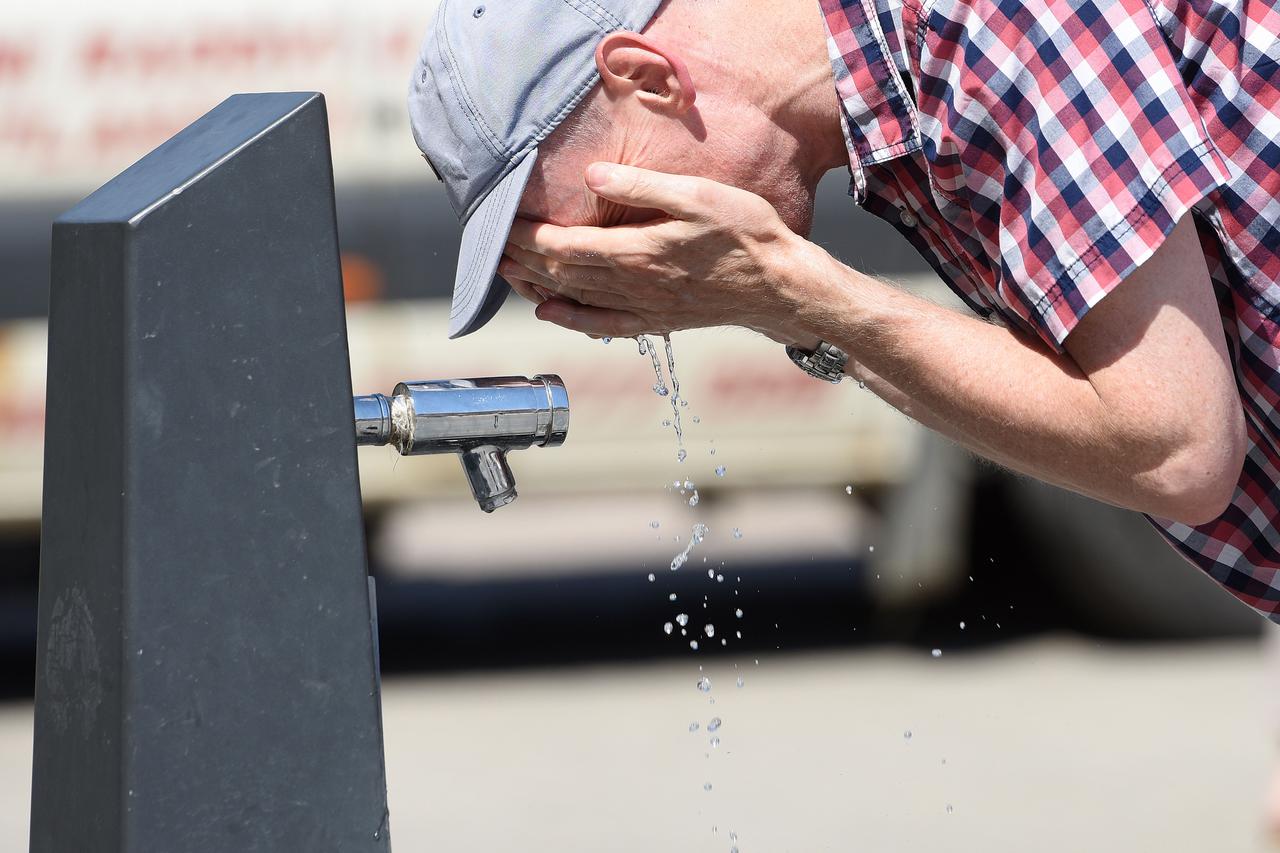 Građani traže osvježenje od sve većih vrućina