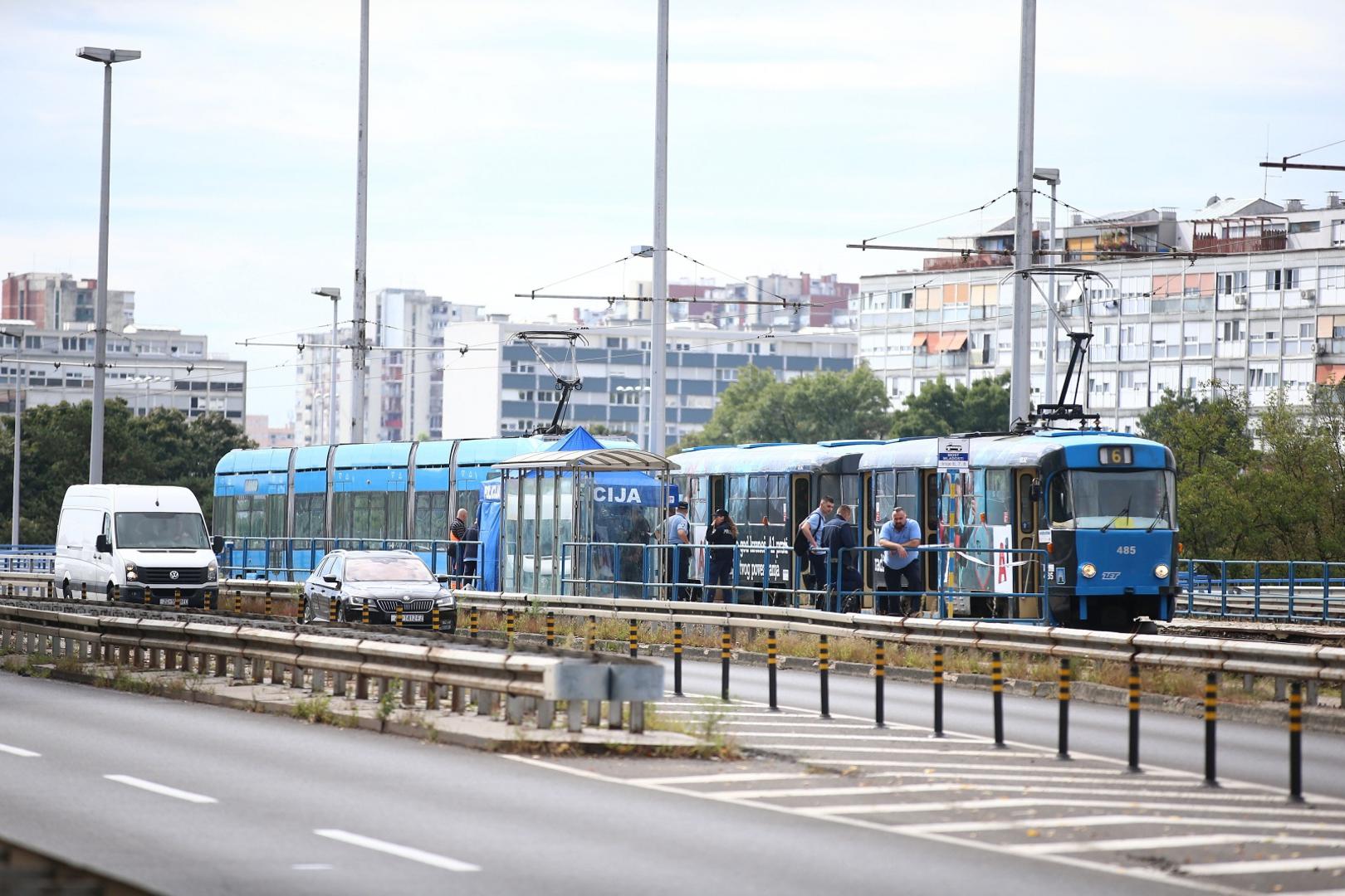 18.09.2021., Zagreb - U ZET-ovom tramvaju na mostu Mladosti pronadjeno bezivotno tijelo muskarca, ocevid u tijeku.Photo: Matija Habljak/PIXSELL