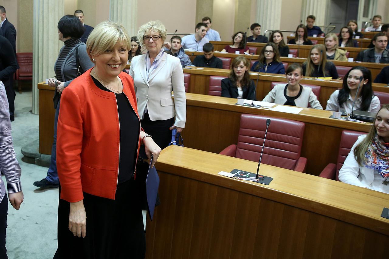 25.05.2015., Zagreb - Nakon duzeg vremena Sabornica je danas bila ispunjena do posljednjeg mjesta. Ne radi se, naravno, o redovitom radu Sabora RH, nego je odrzana 3. simulirana sjednica Hrvatskoga sabora za ucenike srednjih skola, koji su pokazali veliki