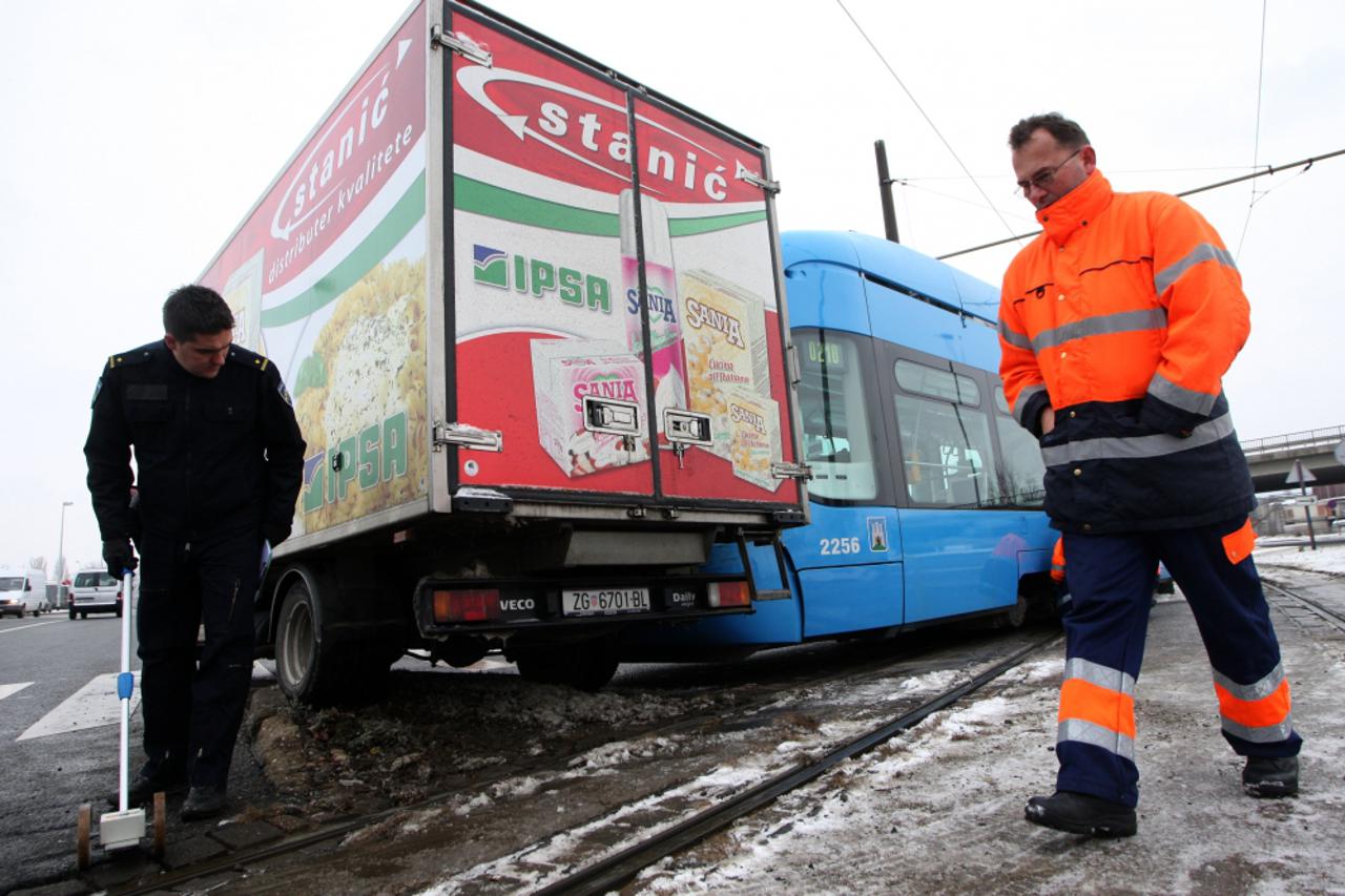 sudar, tramvaj, prometna nesreća