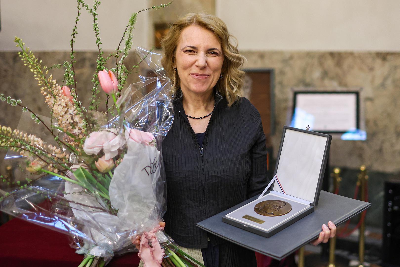 Prevoditeljica Patricija Horvat rekla je da, iako umjetna inteligencija sve više ugrožava posao književnih prevoditelja, smatra kako "nijedan stroj ne bi ovu ni bilo koju drugu knjigu mogao prevesti onako dobro kako to može čovjek". Izrazila je nadu da će nagrada pridonijeti većoj čitanosti bugarsko-škotske autorice Kapke Kassabove