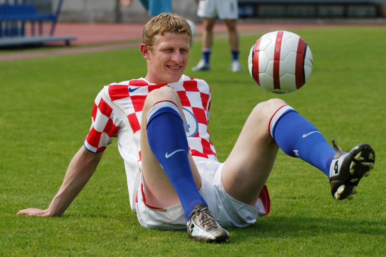 'za sport......01.06.2004......... nogomet.........hrvatska reprezentacija....mato neretljak... snimio boris scitar'