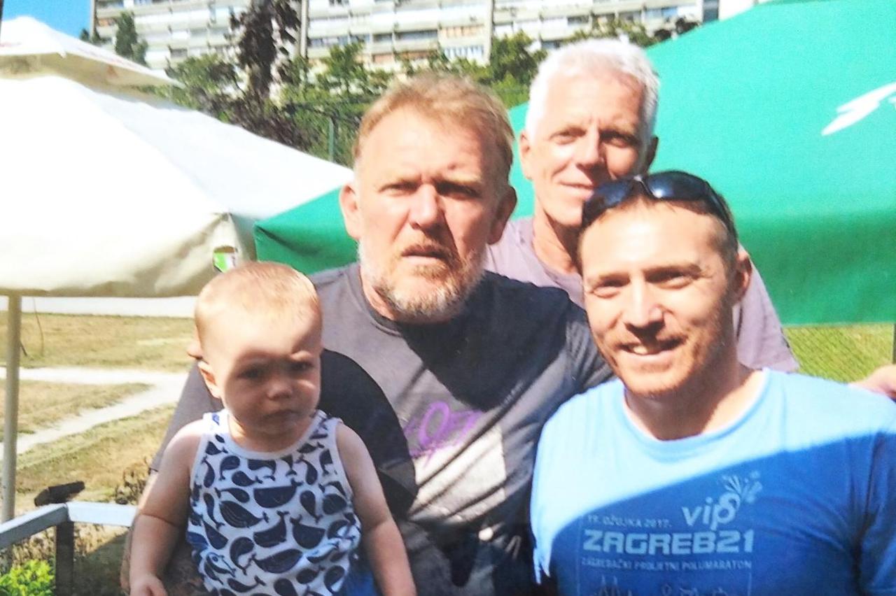 Asfaltiranje igrališta u Sigetu