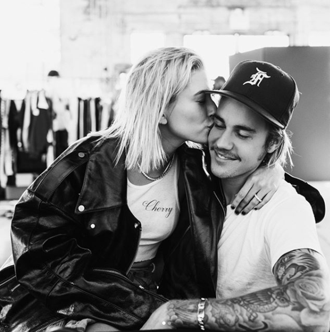Romantika između Justina Biebera i Hailey Baldwin sama progovara iz slike koju je  24-godišnji pjevač podijelio na svom Instagram profilu. 