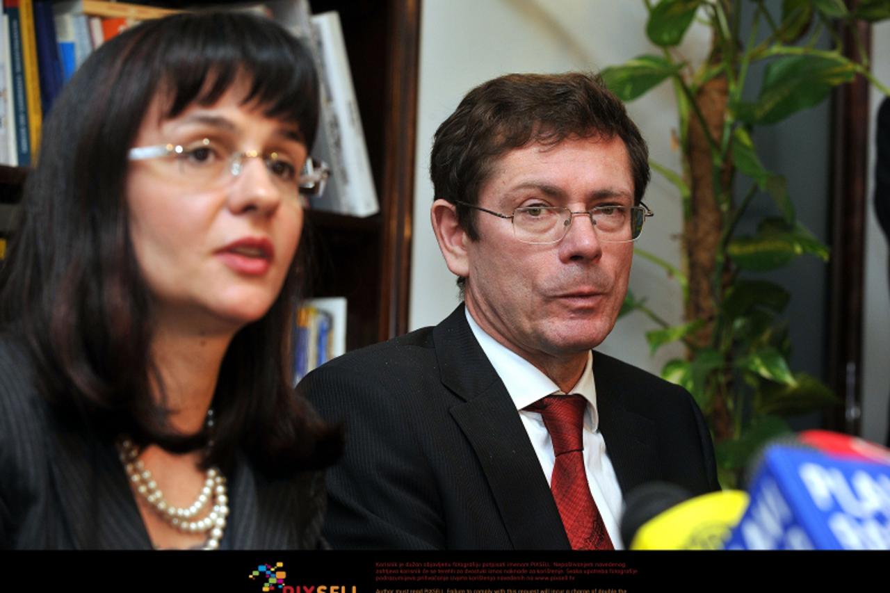 '17.05.2010., Ministarstvo pravosudja, Zagreb - Ivan Simonovic, ministar pravosudja RH, i Snezana Malovic, ministrica pravde Republike Srbije, odrzali su radni sastanak, a ministrica Srbije potpisala 