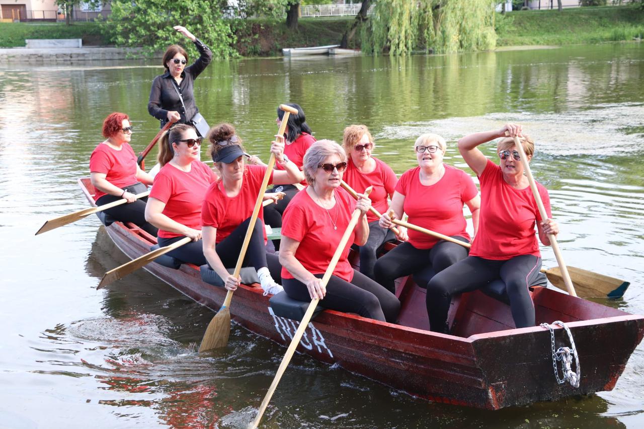 Vinkovačke lađarke porinule lađu Noa