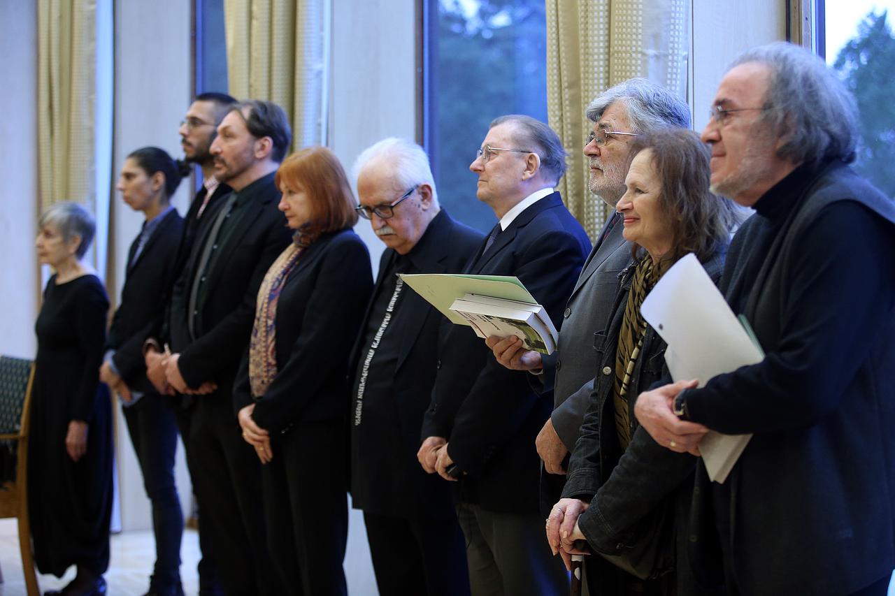 Predsjednica uručila Povelju RH umjetničkom timu predstave Stilske vježbe