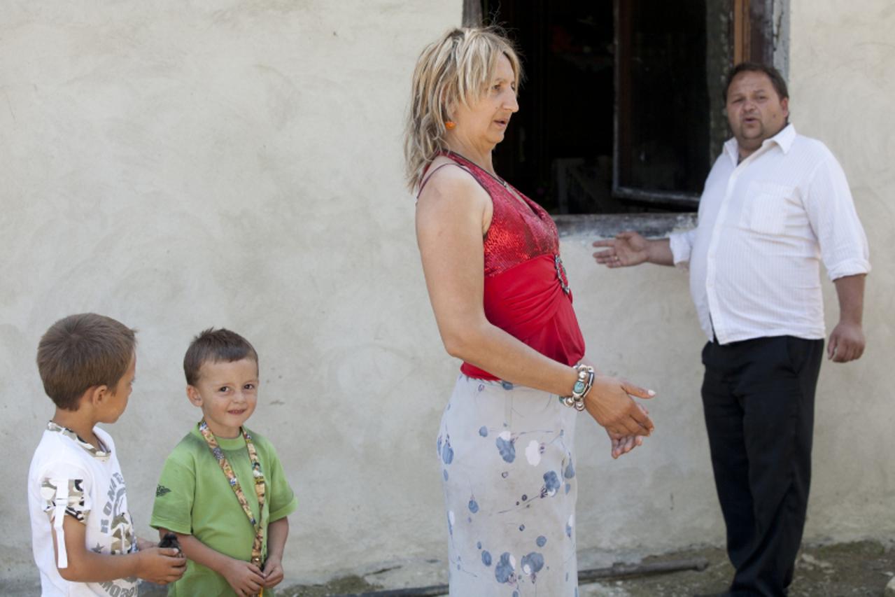 \'22.04.2011., Sisak -  Ruzici Stankovic i njenom suprugu Ranku Nikolicu lopovi su iz kuce u Capraskim poljanama odnijeli 20 tisuca kuna te oni putem medija pokusavaju utjecati da se lopovi sto prije 