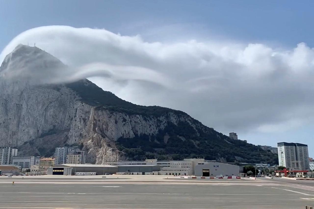Neobičan oblak Levanter na Gibraltarskoj stijeni