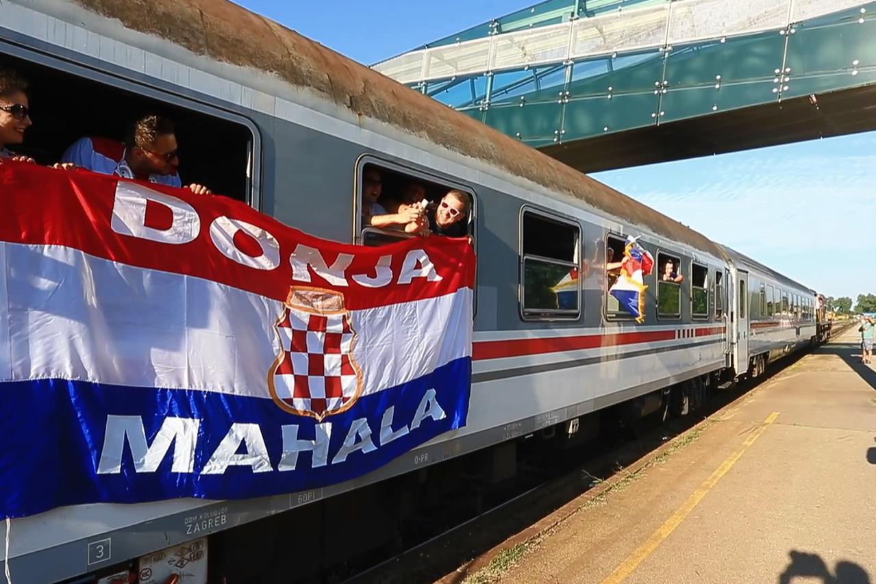 Iz Osijeka krenuo navijački vlak na doček Vatrenima