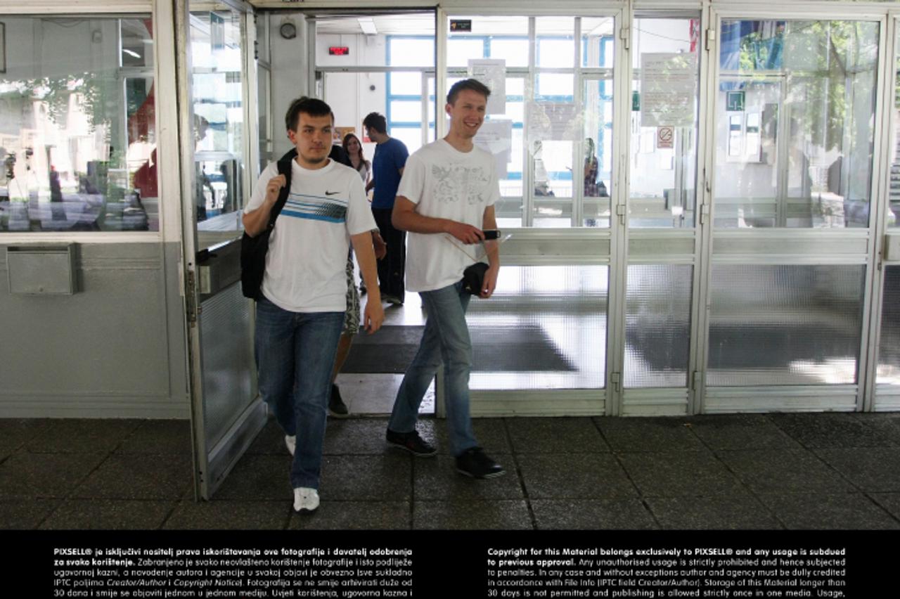 '23.05.2011.,Zagreb - XV Gimnazija MIOC, Jordanovac 8, maturanti polazu ispite drzavne mature. Photo: Goran Jakus/PIXSELL'