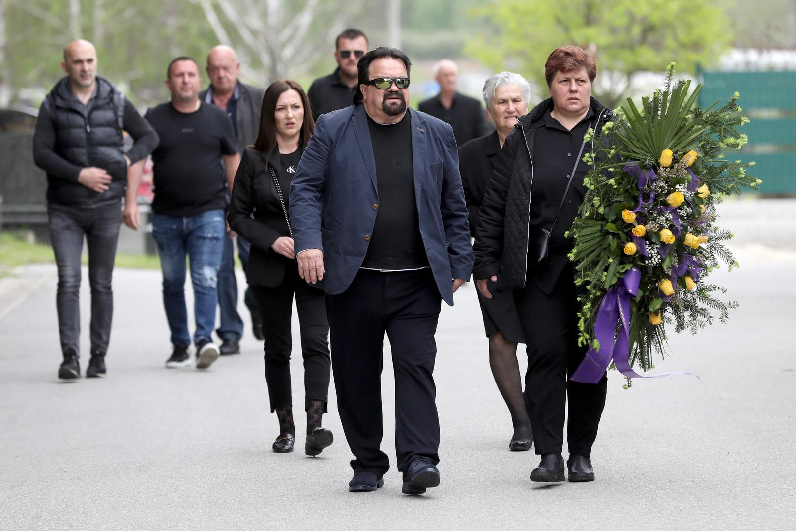 28.04.2023., Zagreb - Pogreb Tomislava Sablje, koji je ubijen u nocnom klubu "Ritz", odrzan je na groblju Markovo Polje. Optuzenik iz Uskokove akcije Tebra Tomislav Sabljo ubijen je hicima iz vatrenog oruzja u nakon fizickog sukoba vise osoba. Photo: Jurica Galoic/PIXSELL