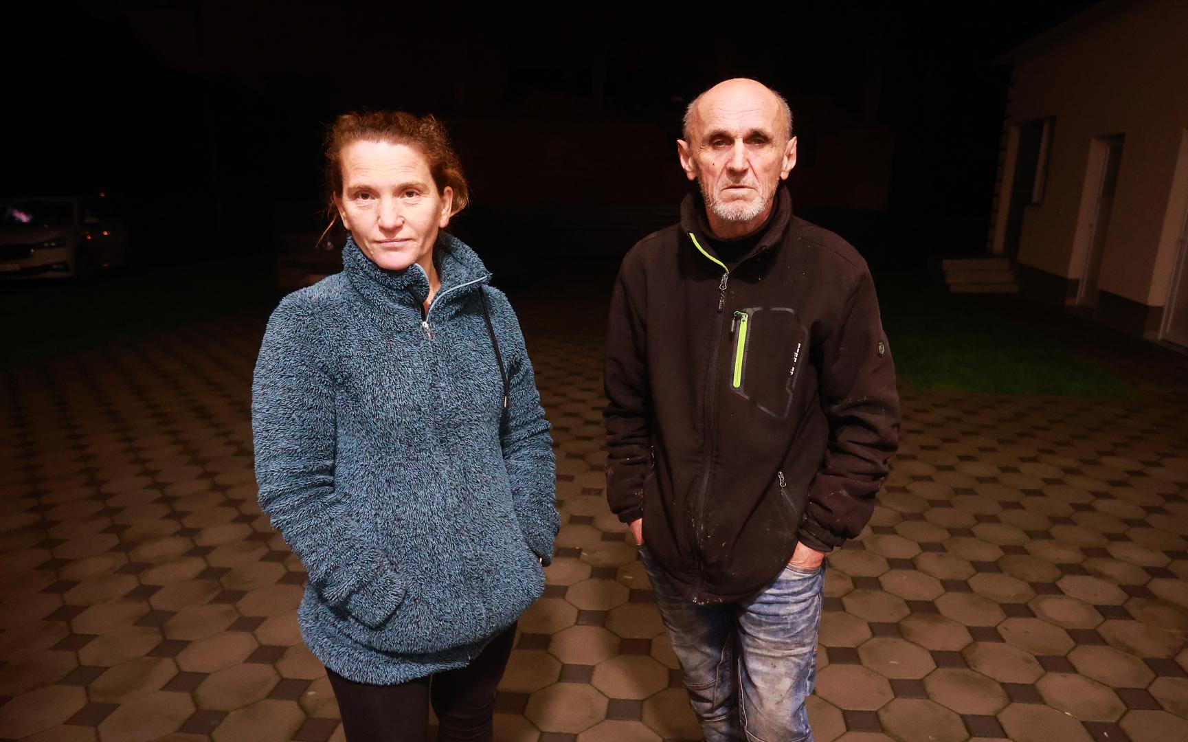 06.12.2022., Vocin - Piloti aviona Hrvatskog ratnog zrakoplovstva MIG-21 dvosjeda, koji se srusio tijekom planske obucne aktivnosti u utorak 6. prosinca 2022. godine u Viroviticko-podravskoj zupaniji uspjesno su se katapultirali i prizemljili.
Piloti su u stabilnom stanju, izvan zivotne opasnosti i prevezeni u bolnicu na lijecnicki pregled. Mjestani Vocina koji su pronasli unesrecene pilote Andja Tasic i Mika Matic. Photo: Davor Javorovic/PIXSELL