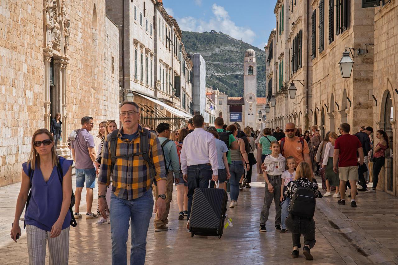Dubrovnik: Velik broj turista za uskrsne blagdane u gradu