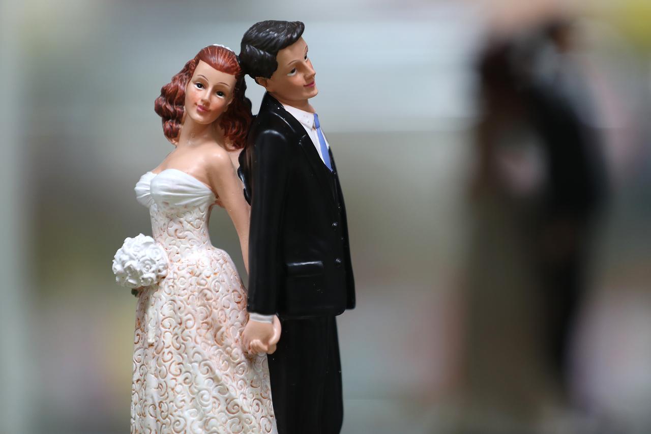 Ukrasne figurice mladenaca za svadbene torte