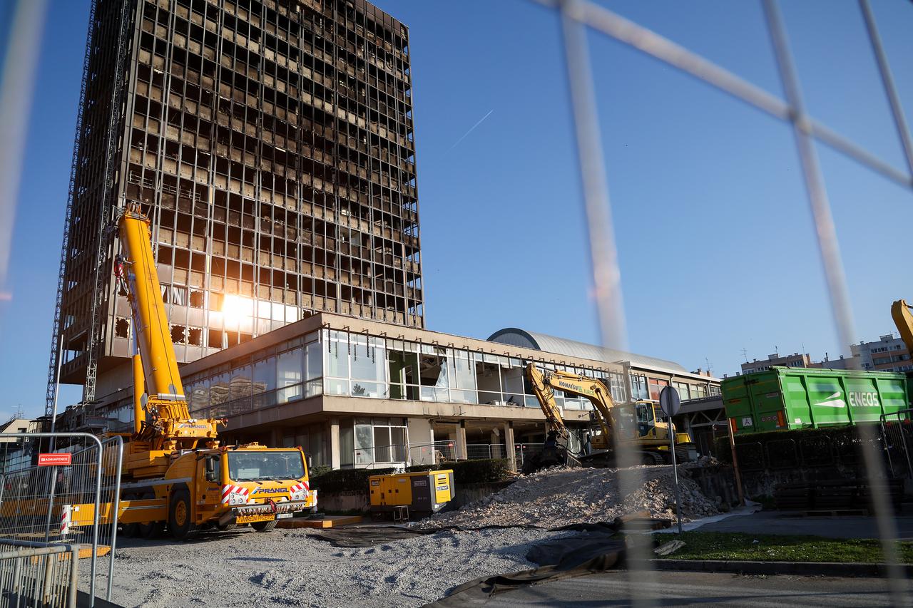 Zagreb: Radnici u Vjesnikovom neboderu