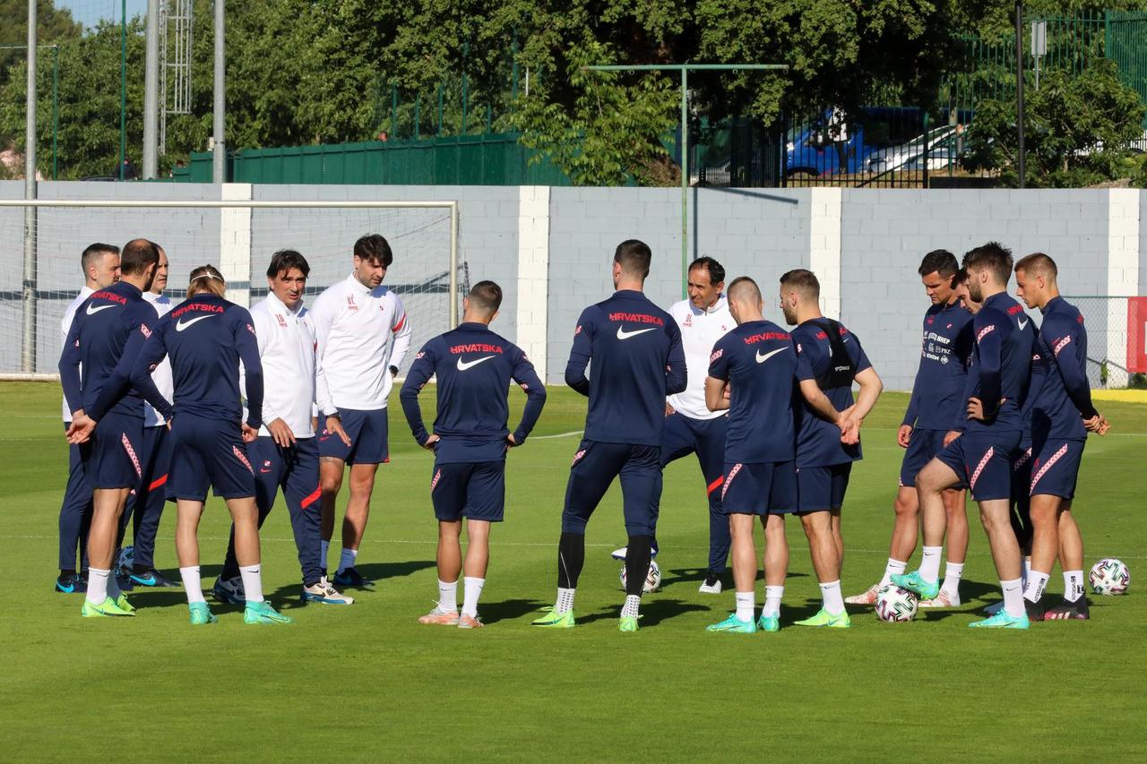 Trening nogometnih reprezentativaca na stadionu u Rovinju