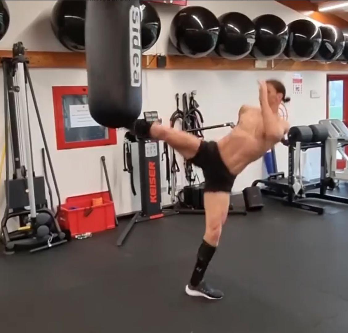 Na Lošinj je stigao nakon boravka u Splitu, gdje je kao ambasador sudjelovao na završnici Sportskih igara mladih. Hrvatska obala tako se još jednom našla među njegovim omiljenim odredištima za ljetni odmor.