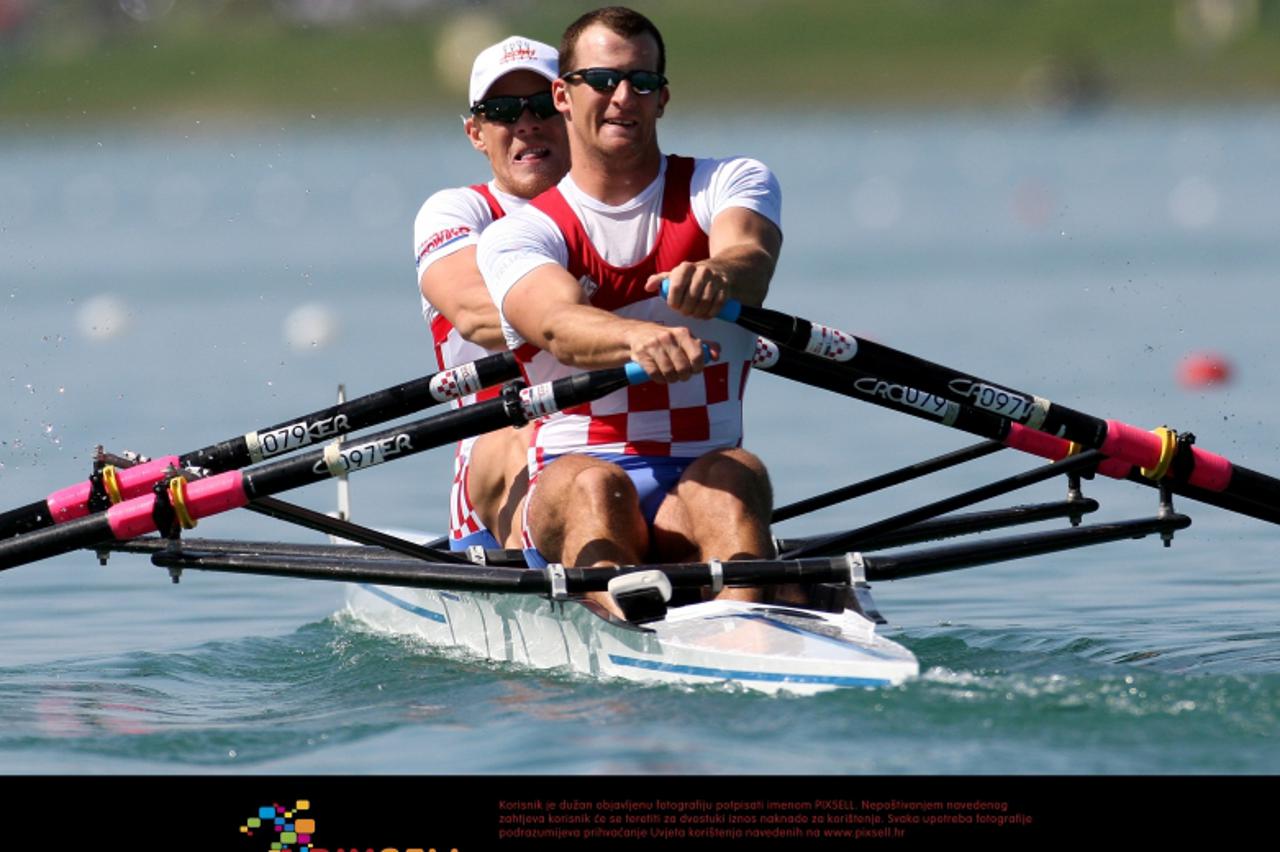 '10.04.2011., Zagreb, Jarun - Medjunarodna veslacka regata Croatia Open na jezeru Jarun.Dvojac Damir Martin i David Sain. Photo: Igor Kralj/PIXSELL'