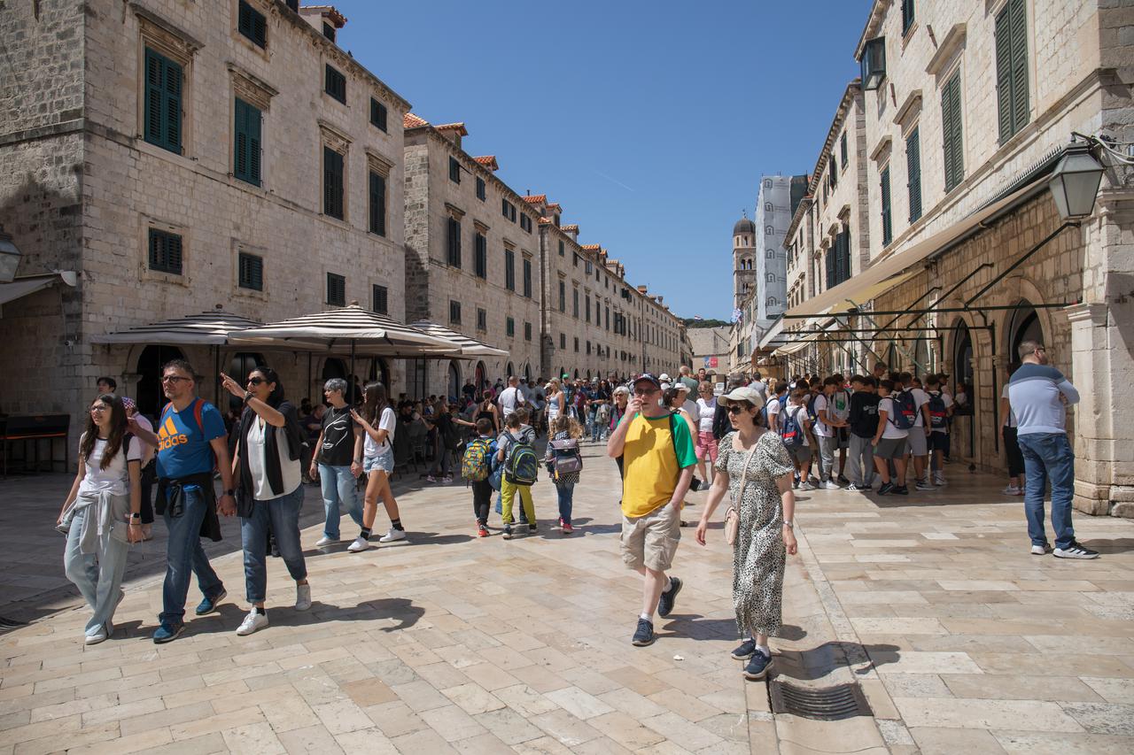 Dubrovnik: Velik broj turista u gradu