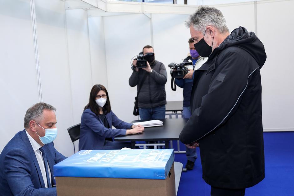 Miroslav Škoro predao potpise za kandidaturu za gradonačelnika Zagreba