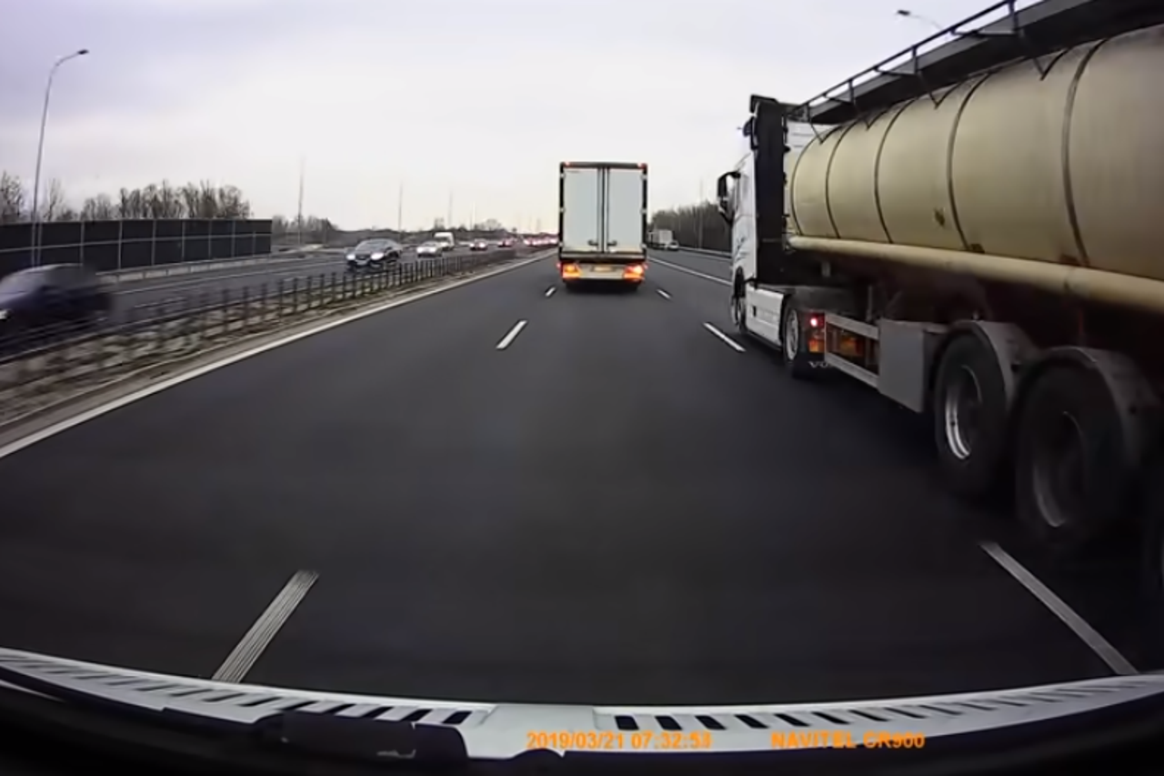 Nesreća u Poljskoj - kamion se zabio u vozilo