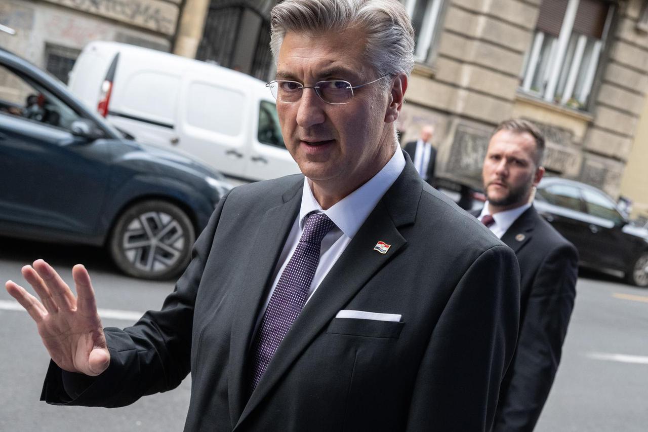 Zagreb: Dolazak na zajedničku sjednicu Predsjedništva i Nacionalnog odbora HDZ-a