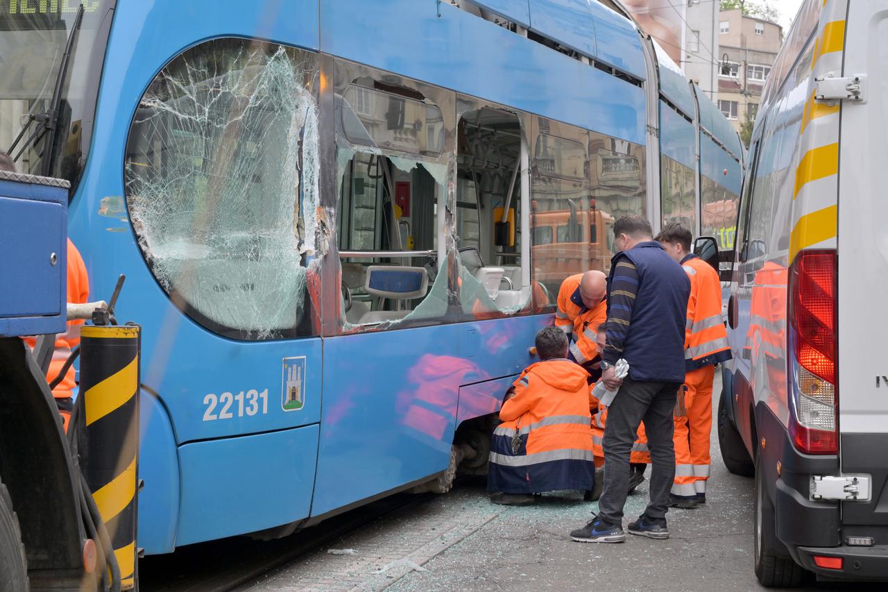 Zagreb: U Draškovićevoj došlo do sudara kamiona i tramvaja