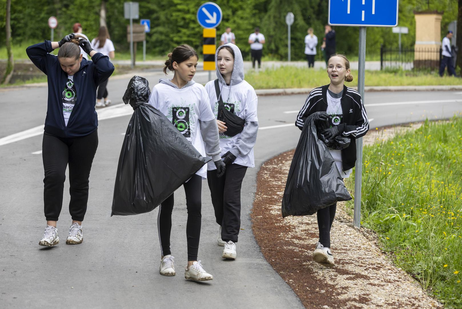 26.04.2025., Bosnjaci - Rezolucija Zemlja 2025 -  Savjet mladih Opcine Bosnjaci i DVD Bosnjaci u akciji ciscenja smeca. Photo: Davor Javorovic/PIXSELL