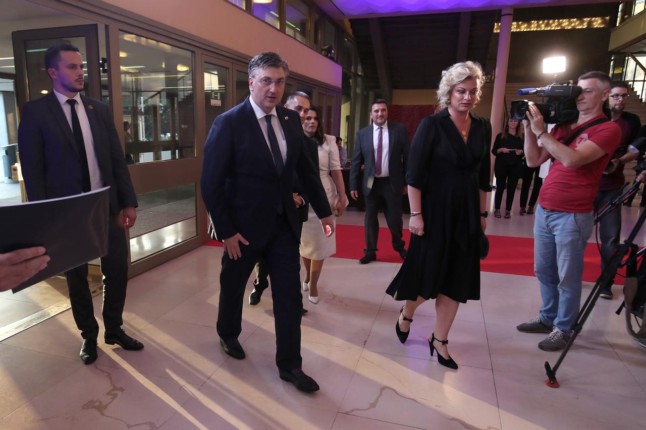 Zagreb: Dolazak uzvanika na dodjelu nagrade Zlatna bilanca