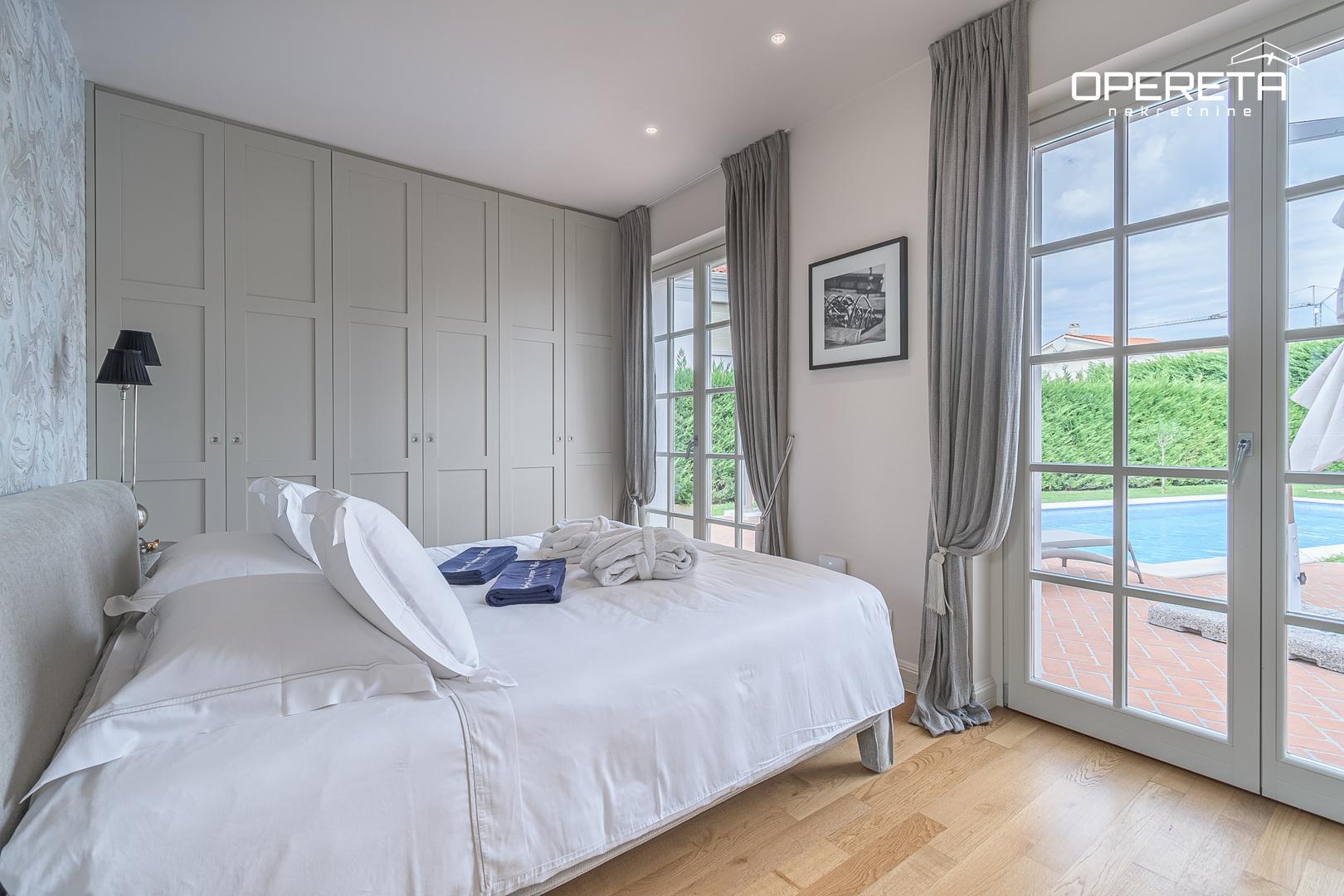 Cijena nekretnine iznosi 1.690.000 eura.