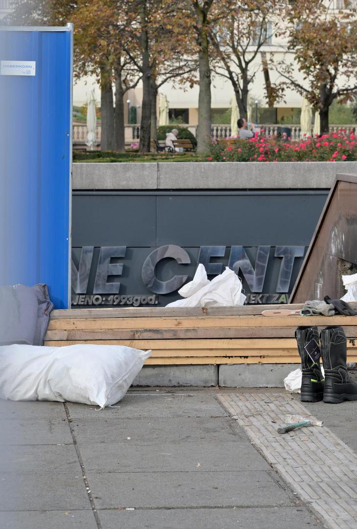 Posao zamjene stepenica dobila je tvrtka Mig Zagreb, a prihvaćena je njihova ponuda od 804.125 eura. 