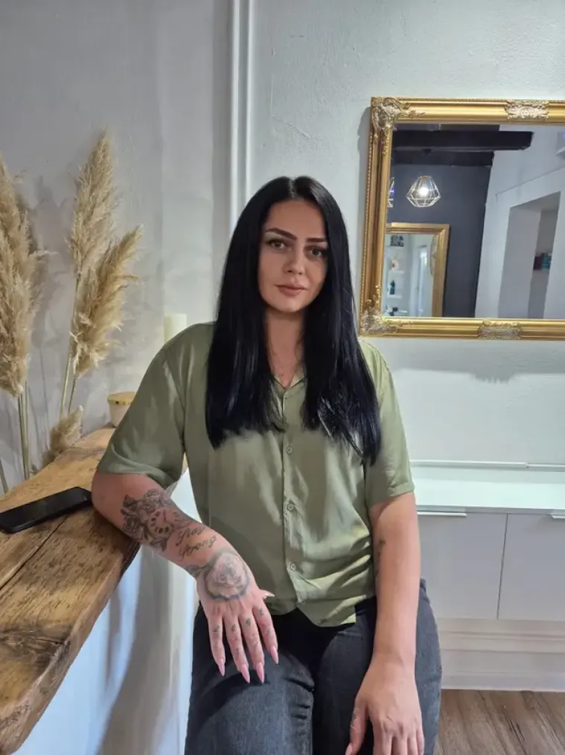 Na RTL-u je počelo emitiranje nove sezone njihova najpopularnijeg kulinarskog showa "Večera za 5", a u ovom se tjednu posebno istaknuo frizer zanimljiva stila - Goran Levar. 