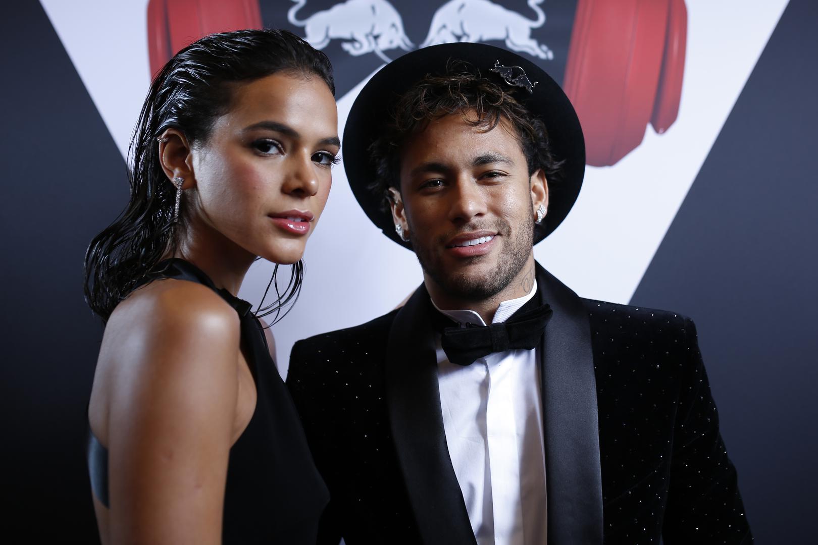 Neymar je ovog vikenda bio strijelac u pobjedi PSG-a protiv Toulousea. I dok se brazilska zvijezda priprema za dvoboj Lige prvaka protiv Reala njegova djevojka Bruna Marquezine sudjelovala je na karnevalu u Rio de Janeiru.