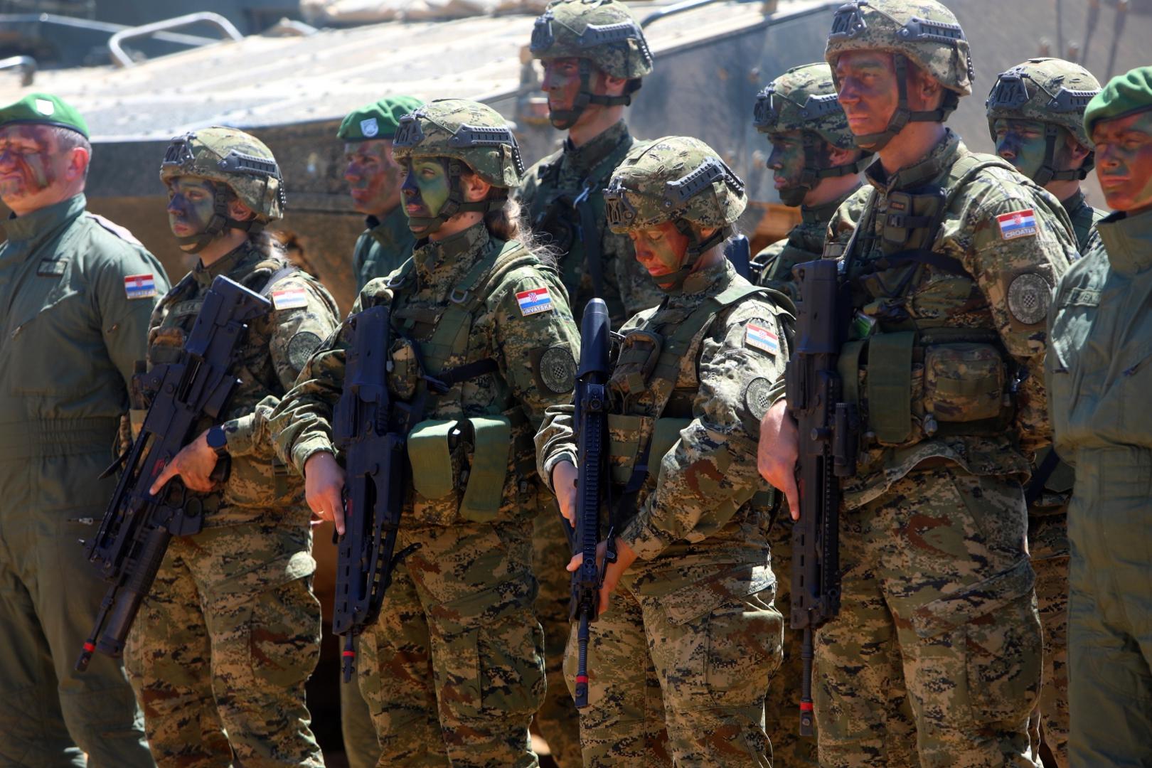 27.05.2021., Karlovac - Dan uvazenih gostiju na vojnoj vjezbi “Immediate Response 21”. Vjezbi su nazocili predsjednik RH Zoran Milanovic, ministar obrane Republike Hrvatske Mario Banozic, nacelnik Glavnog stozera Oruzanih snaga RH admiral Robert Hranj te zapovjednik americkih kopnenih snaga za Europu i Afriku general zbora Christopher Cavoli.Photo: Kristina Stedul Fabac/PIXSELL