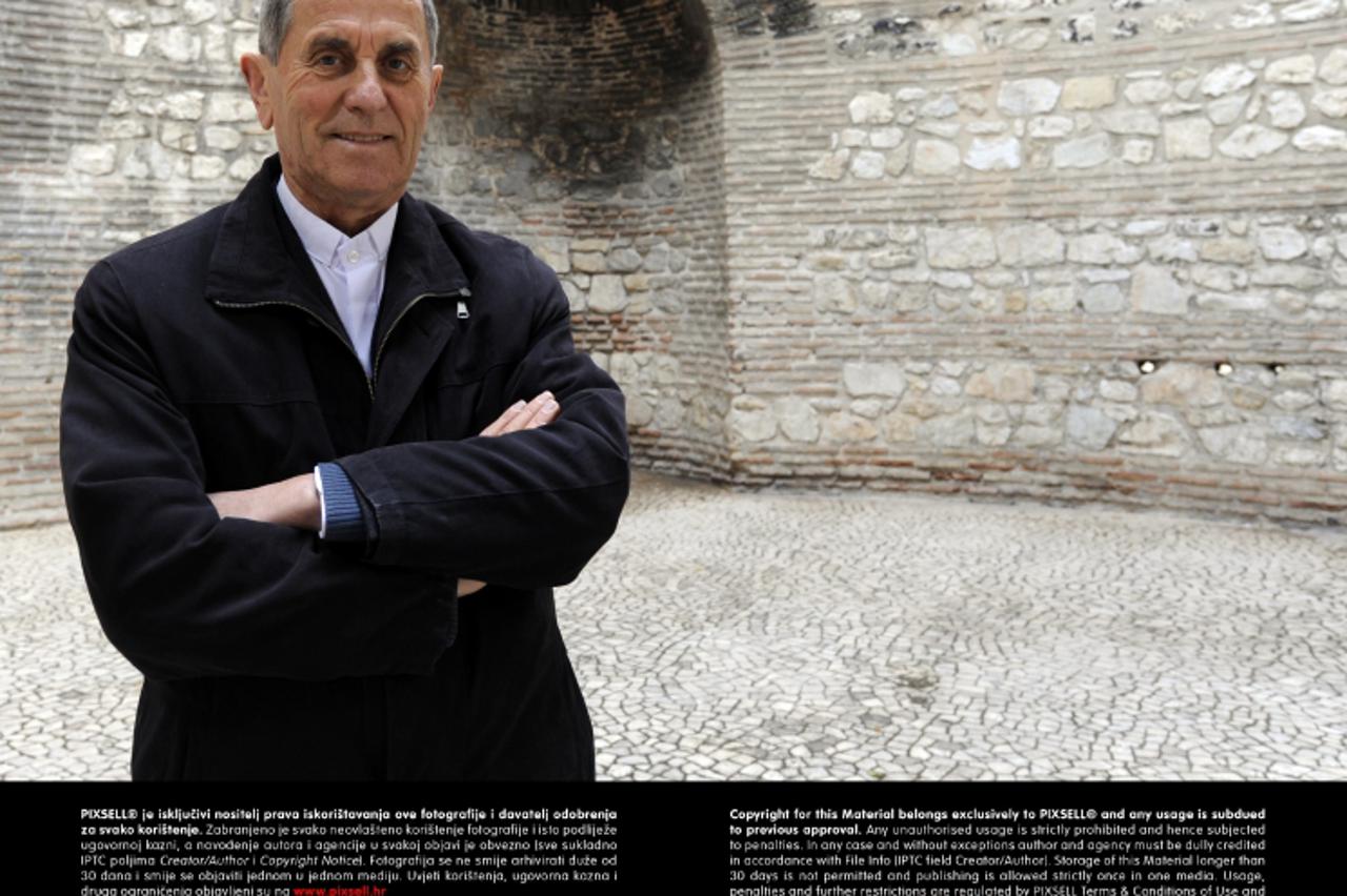 '12.12.2011., Split - Don Ivan Grubisic, umirovljeni svecenik i saborski zastupnik, najvece je iznenadenje proslih izbora. Photo: Tino Juric/PIXSELL'
